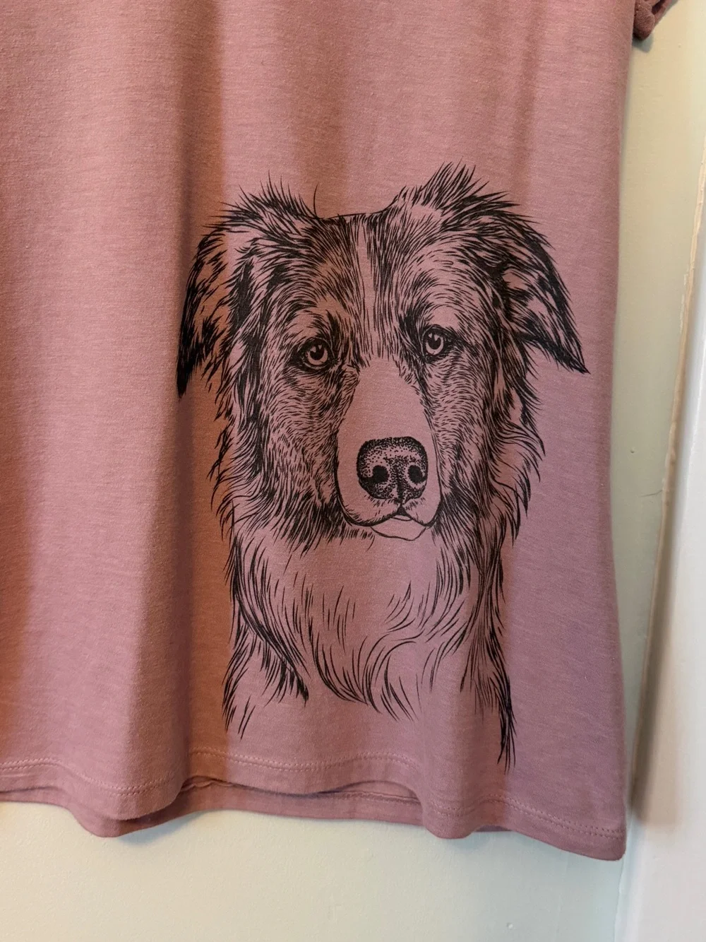 Inkopious brand Women's Dusty Rose Dog Graphic V‑Neck Tee #0203